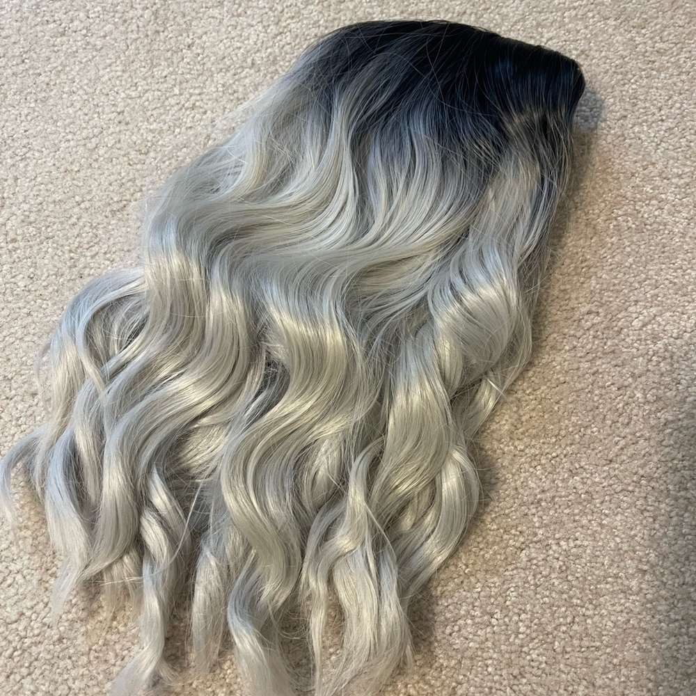 ZM ombré silver wig.